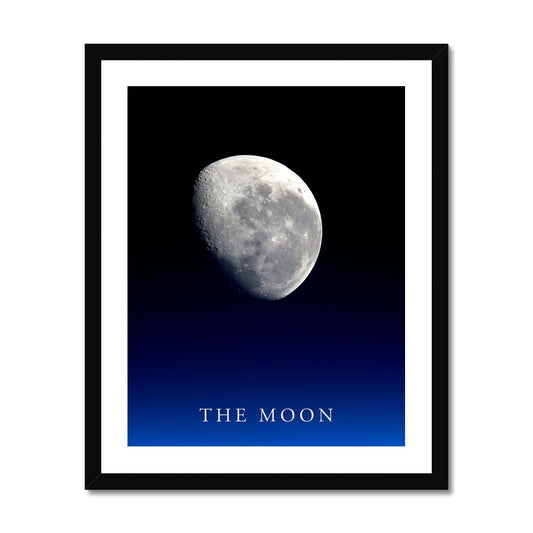 The Moon gerahmtes Poster - Atopurinto
