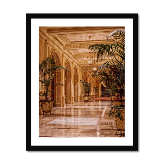 Elegant Mansion Hall gerahmtes Poster - Atopurinto